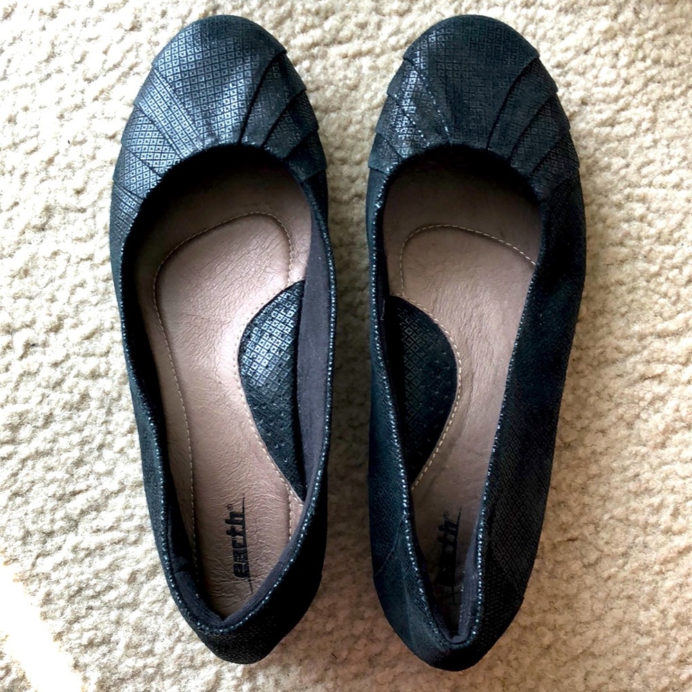 Earth — Comfortable Black Flats